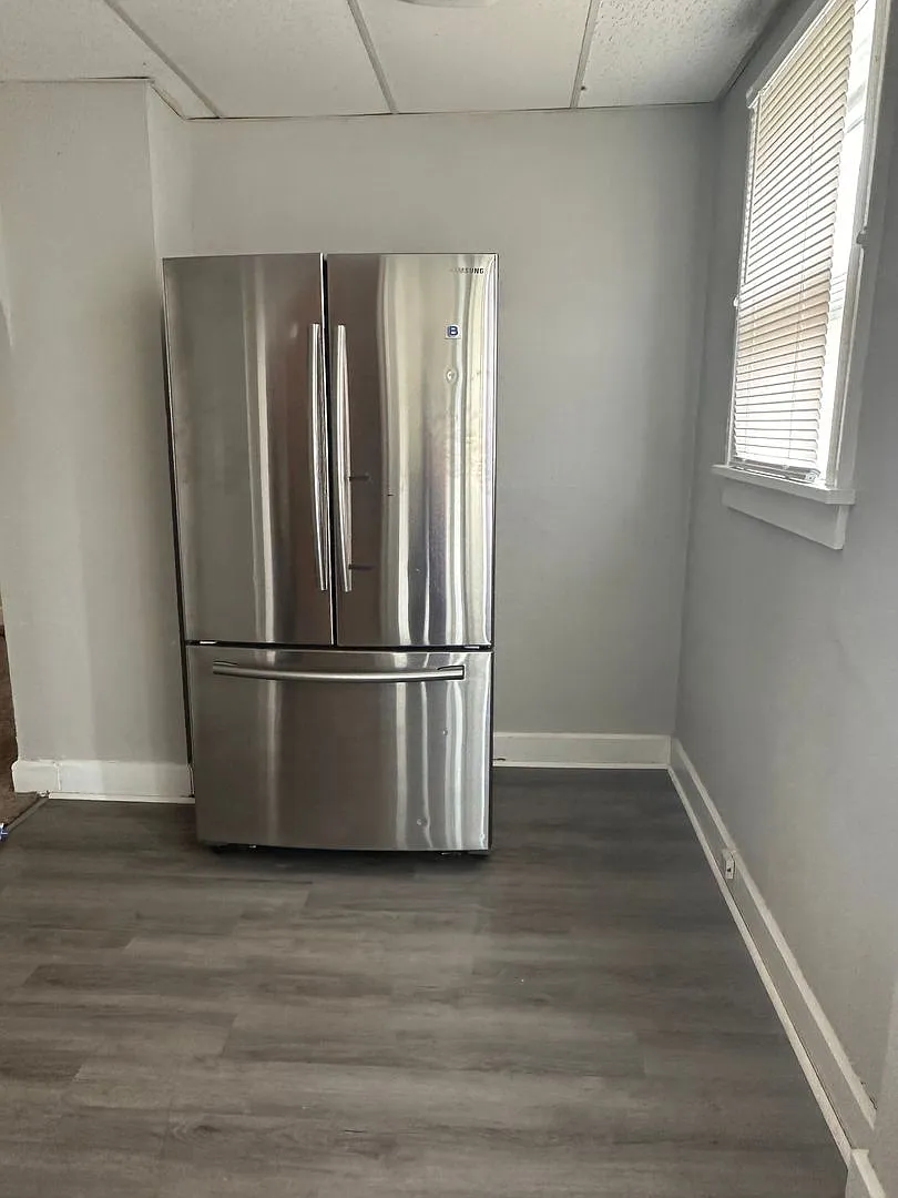 1122 W Rex St - Walk To Ball State Spacious 4 Bed, 1.5 Bath With In-Unit Laundry! Preleasing For ... — Photo 2