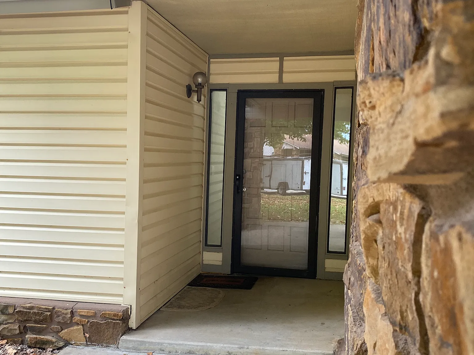3 bed, 1633 sqft, $1,749 — Photo 3