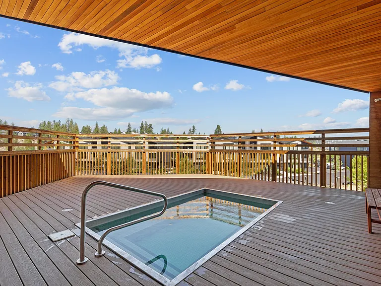 Range Apartments — Photo 31