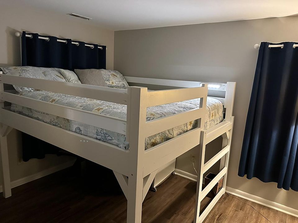 King Loft Bed in Secondary Bedroom