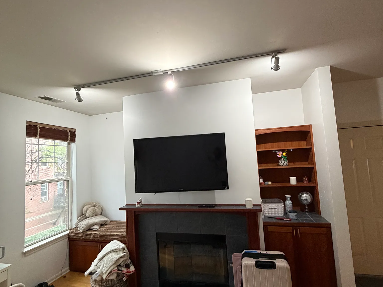 2 bed, 1200 sqft, $4,000 — Photo 3
