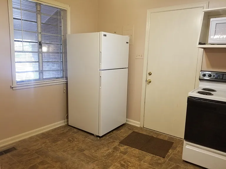 626 Columbus Dr — Photo 10