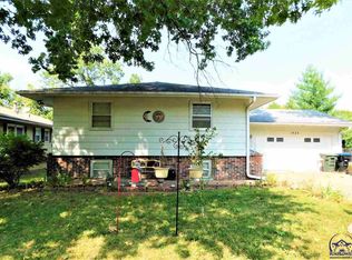 1924 SW 36th St, Topeka, KS 66611