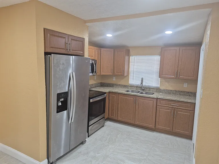 5939 NE 1st Ave — Photo 4