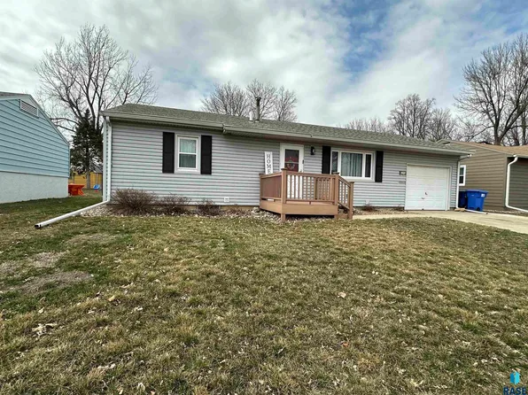 3317 S 1st Ave, Sioux Falls, SD 57105