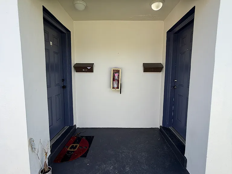 626 SW 4th Ave #1 — Photo 3