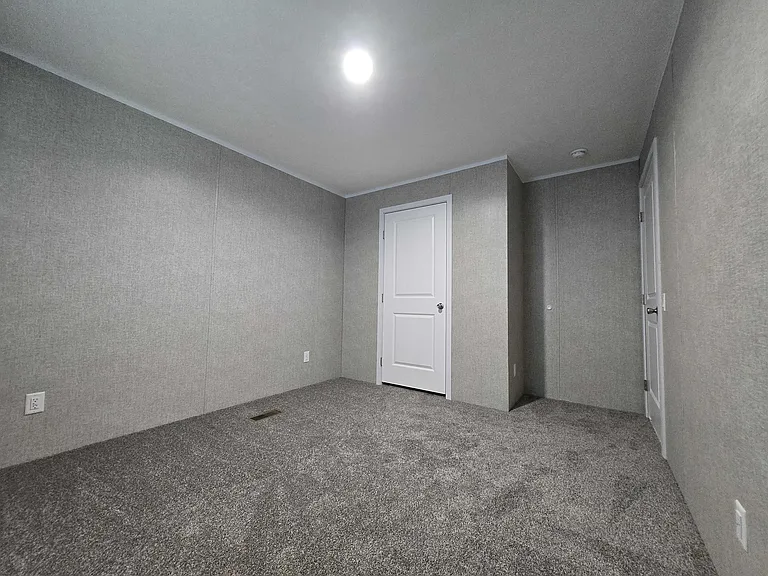29800 Guilford Cir #423 — Photo 32