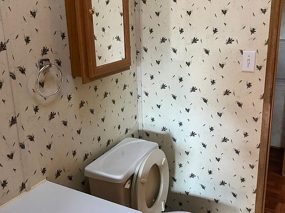 4th image of 421 Deerfield Ln
