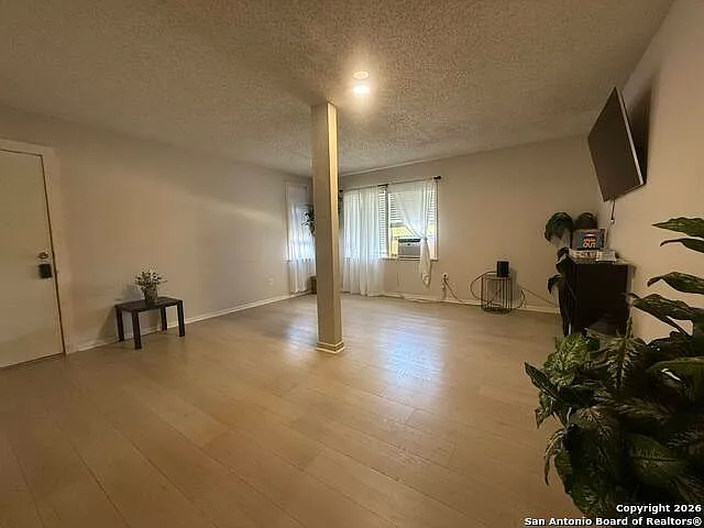 Building Photo - 109 Bonham St #C