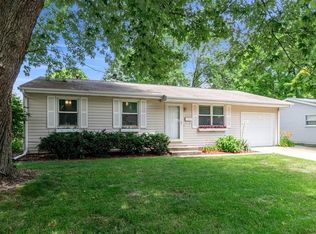 2212 Hollywood Blvd, Iowa City, IA 52240