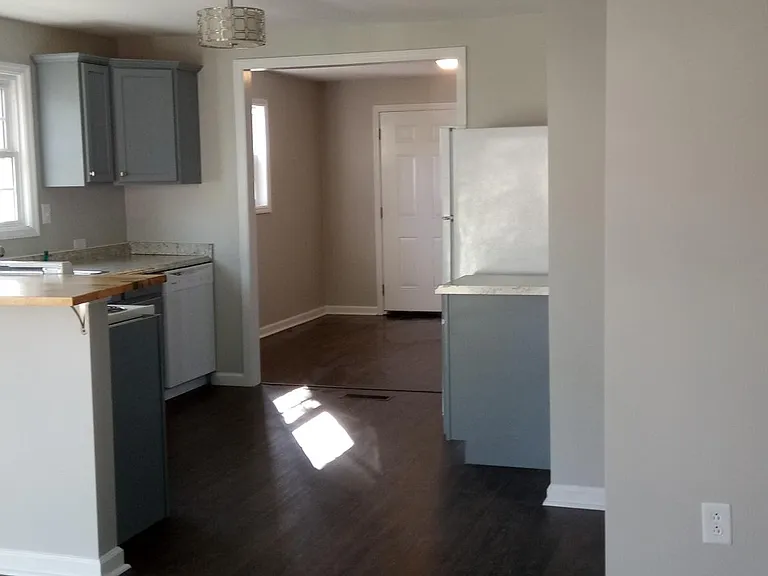 301 Thompson Rd — Photo 24