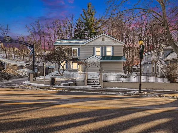 86 W State Rd, Newaygo, MI 49337