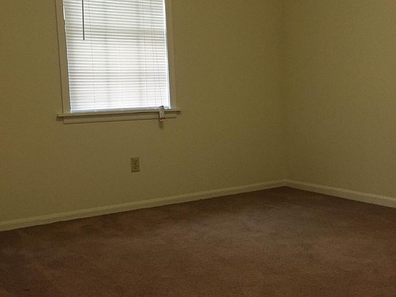 4th image of 285 Hodges Cir