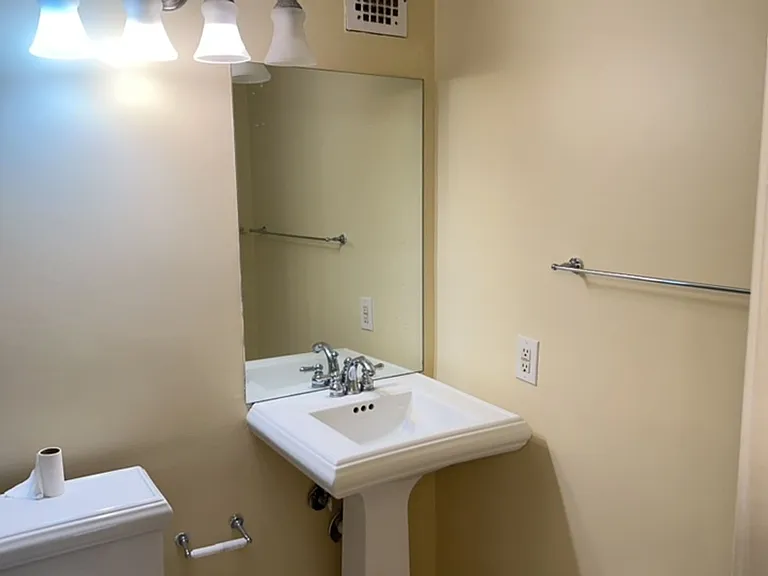 203 Yoakum Pkwy #611 — Photo 18