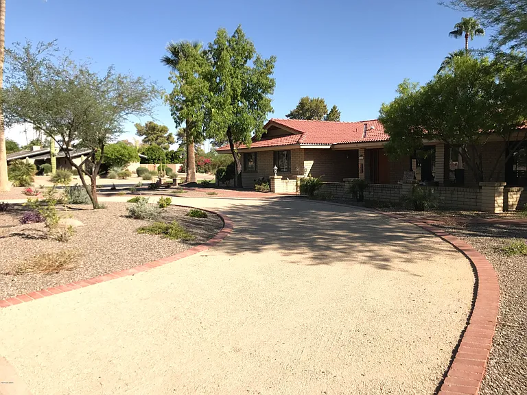 185 E Cercado Ln — Photo 3