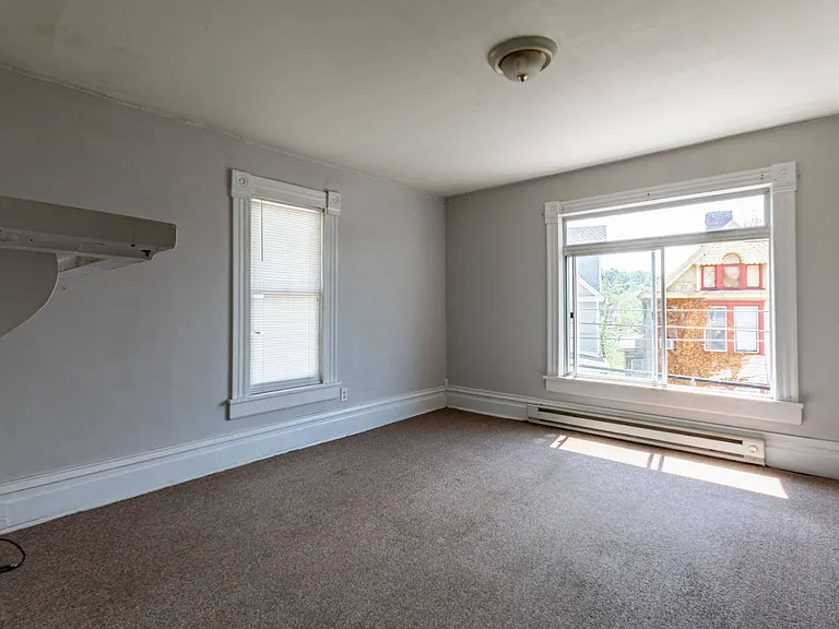 385 Forest Ave — Photo 8