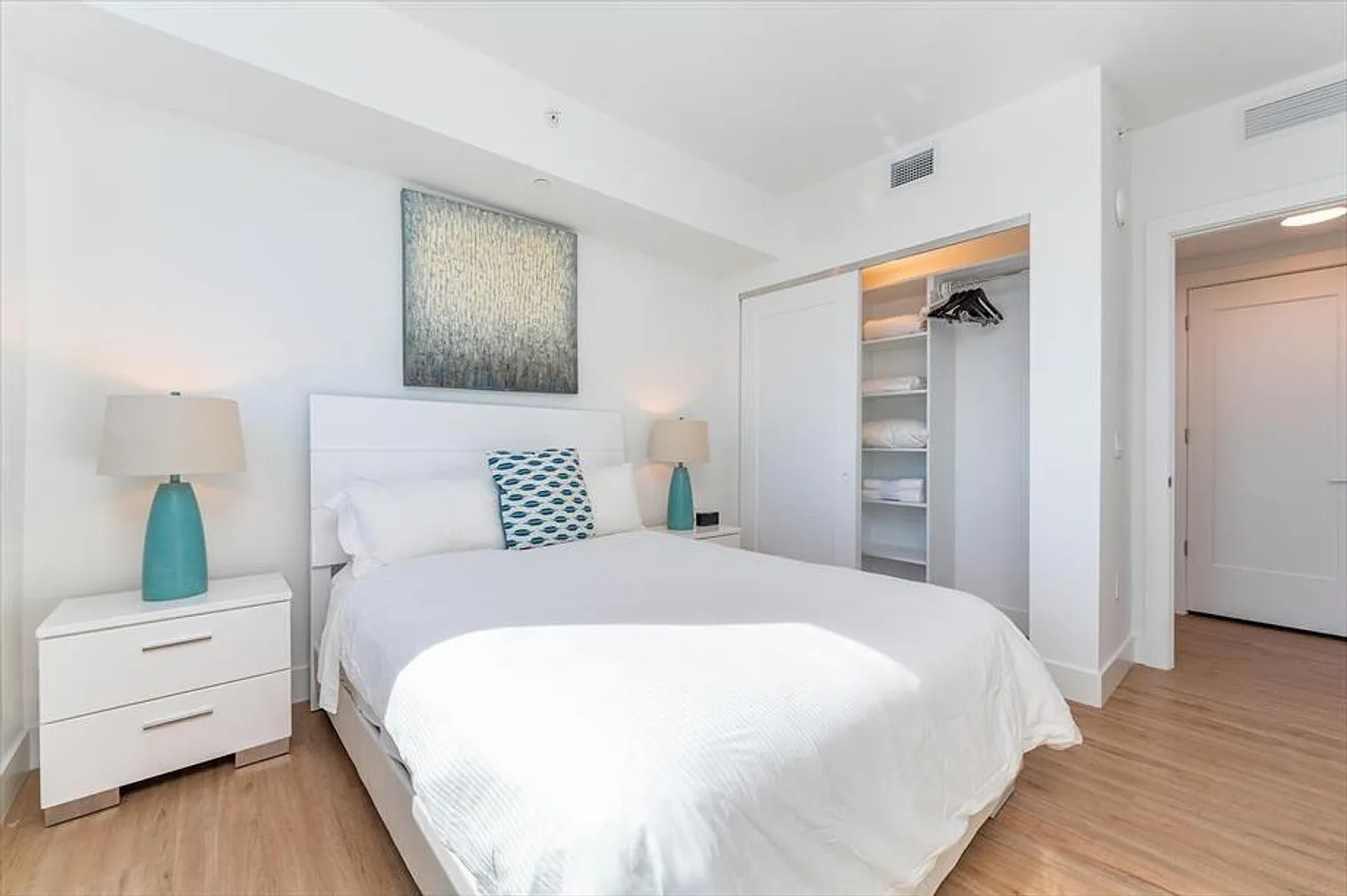 2 bed, 2.0 bath, 1054 sqft, $10,596 — Photo 4