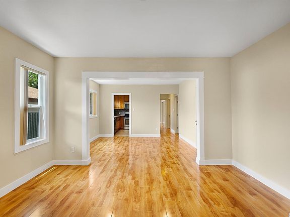 4th image of 663 Ivy St