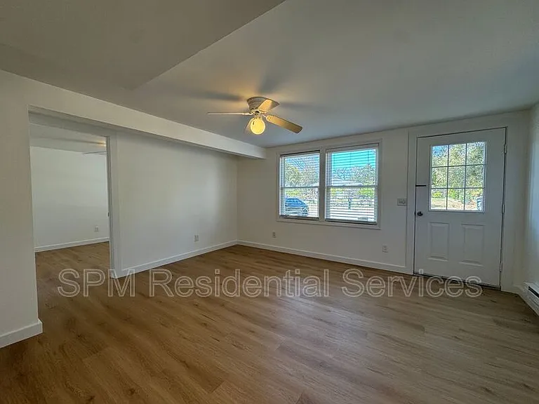 100 SE 43rd St #1 — Photo 4