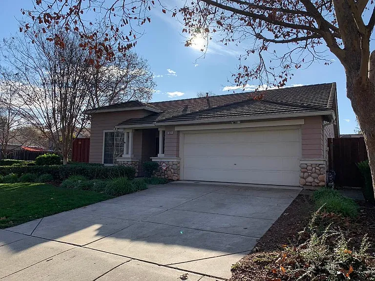 513 Saddleback Cir — Photo 2