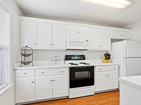 2nd image of 108 Wisteria Ct