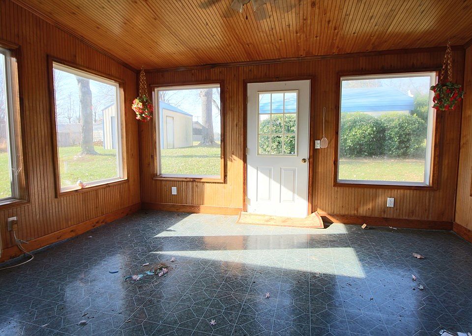 2nd image of 213 Diamond Dr