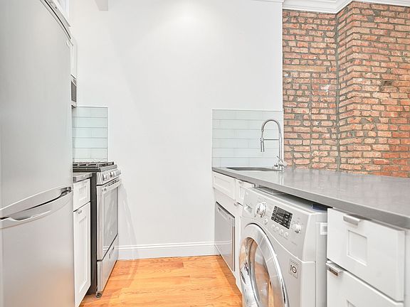 4th image of 321 E 78th St APT 1B