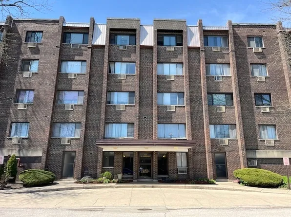 4624 N Commons Dr Unit 403, Chicago, IL 60656