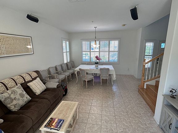 4th image of 39 Mandanao Ct