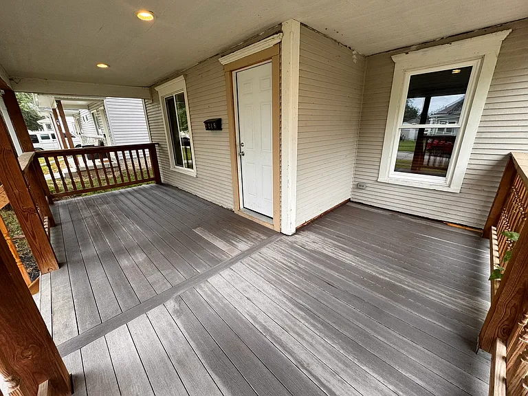 2248 Sheldon St — Photo 16