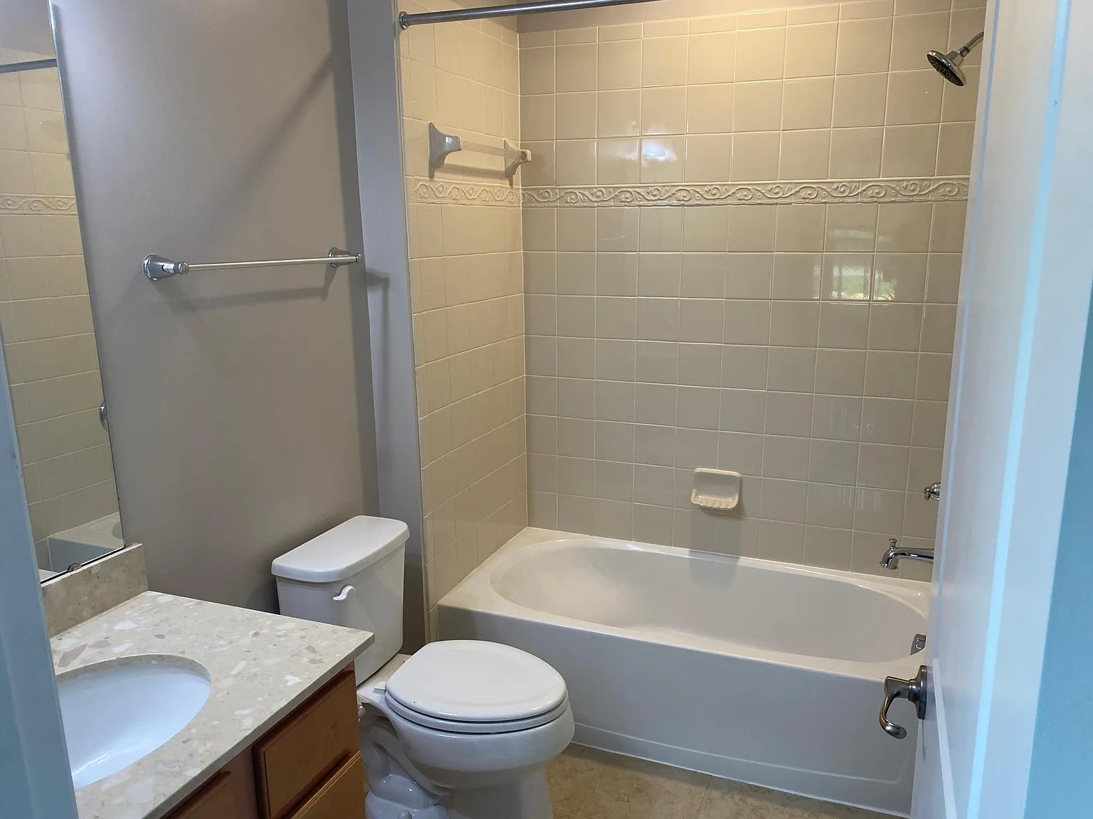 3 bed, 3.5 bath, 1612 sqft, $2,950 — Photo 3