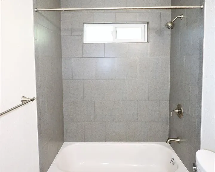 Beautifully updated 2 bed/1 bath Duplex in Redwood City with yard Available NOW! — Photo 11