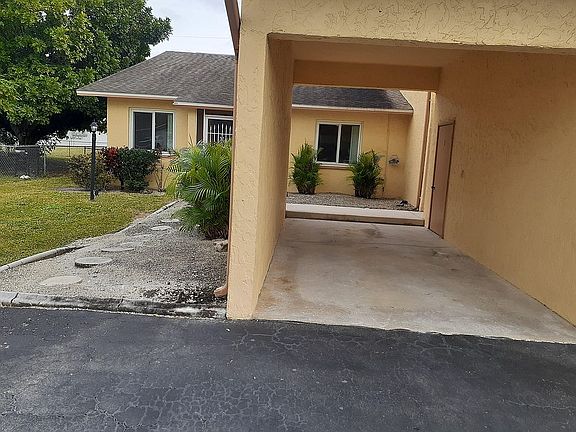 2nd image of 1219 SE 23rd Pl APT 1