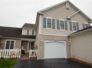 8 Foxe Cmns, Rochester, NY 14624
