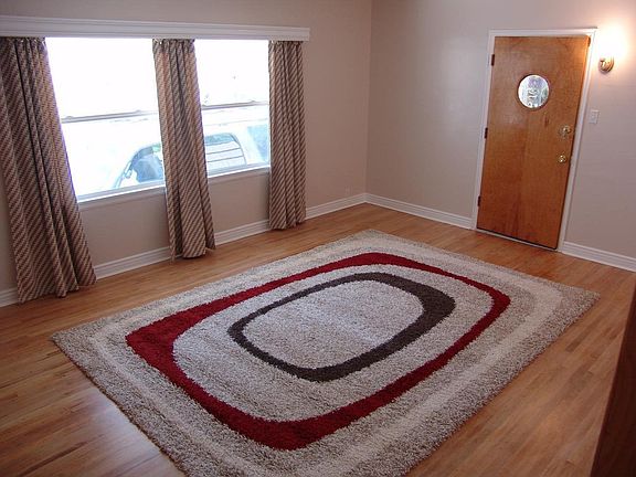 Living Room / Enrty