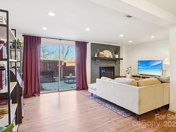 3rd image of 5300 Fair Wind Ln