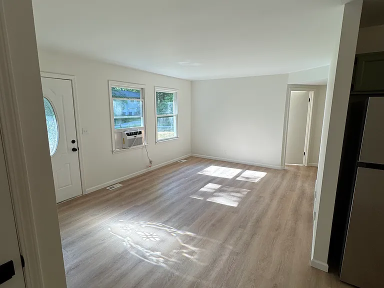 18066 Meyers Dr — Photo 2
