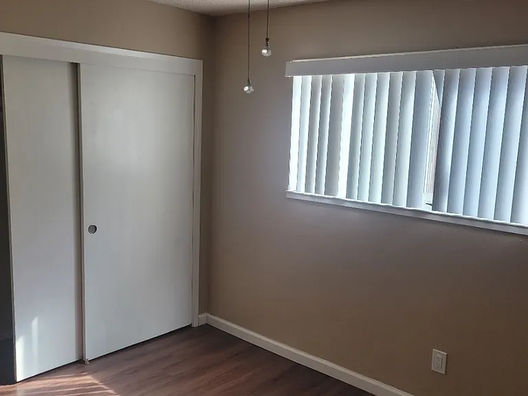 310 W Poplar St #4 — Photo 8