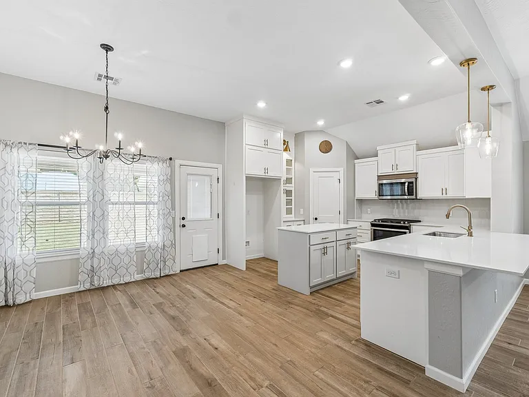 6509 NW 150th Ter — Photo 13