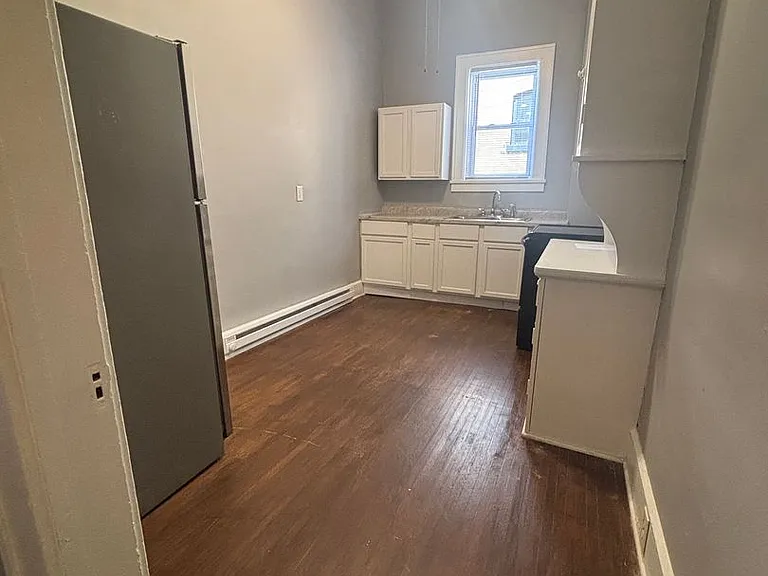 221 1/2 S Broad St — Photo 3