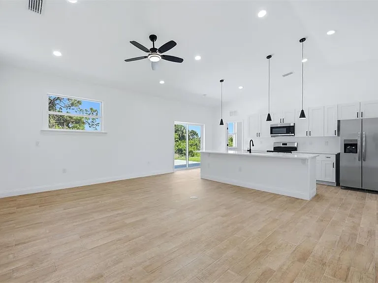 6 Bank Ct — Photo 4