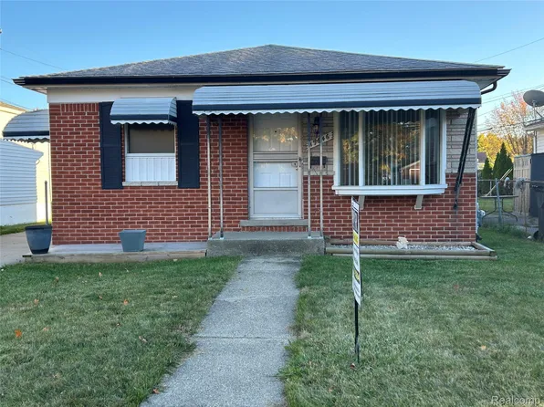 19646 Gaynon Dr, Clinton Township, MI 48035