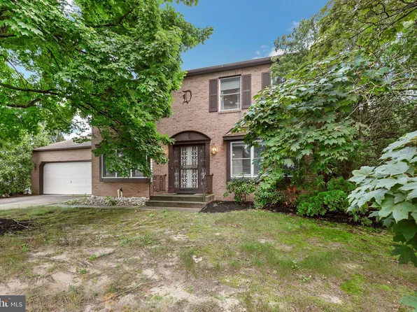 121 Rolling Acre Dr, Glassboro, NJ 08028