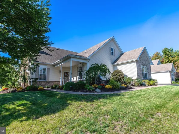 2032 Rose Dr, Pennsburg, PA 18073