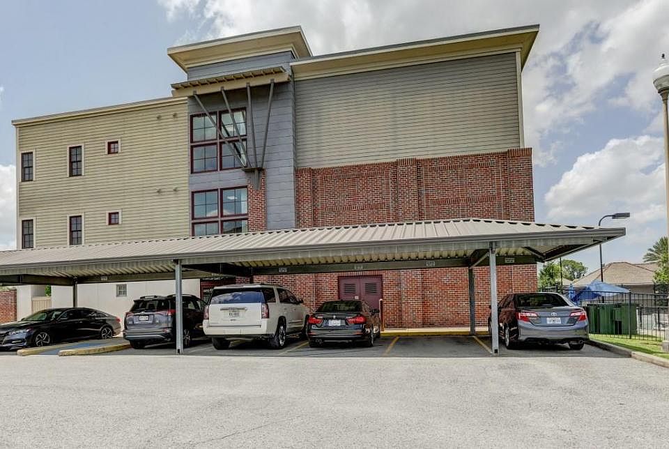 1st image of 1121 Camellia Blvd #D3