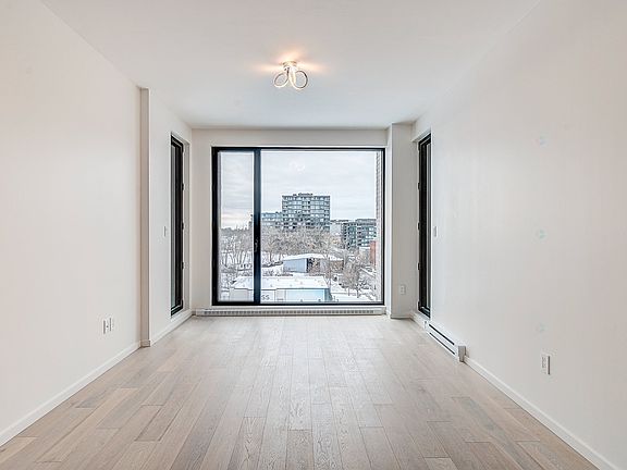 3rd image of 1616 Rue Des Bassins #624