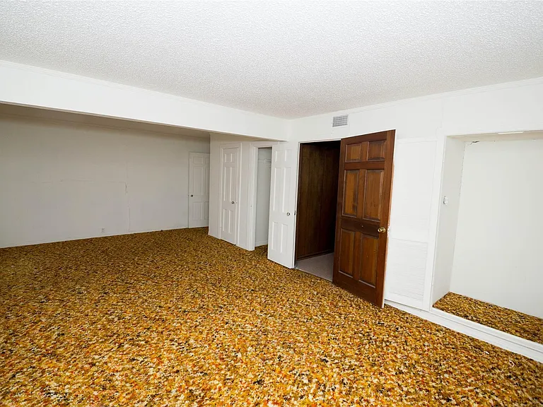 2047 FM 2933 — Photo 27