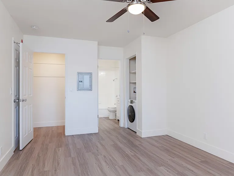 Bella Vista on Bancroft — Photo 12