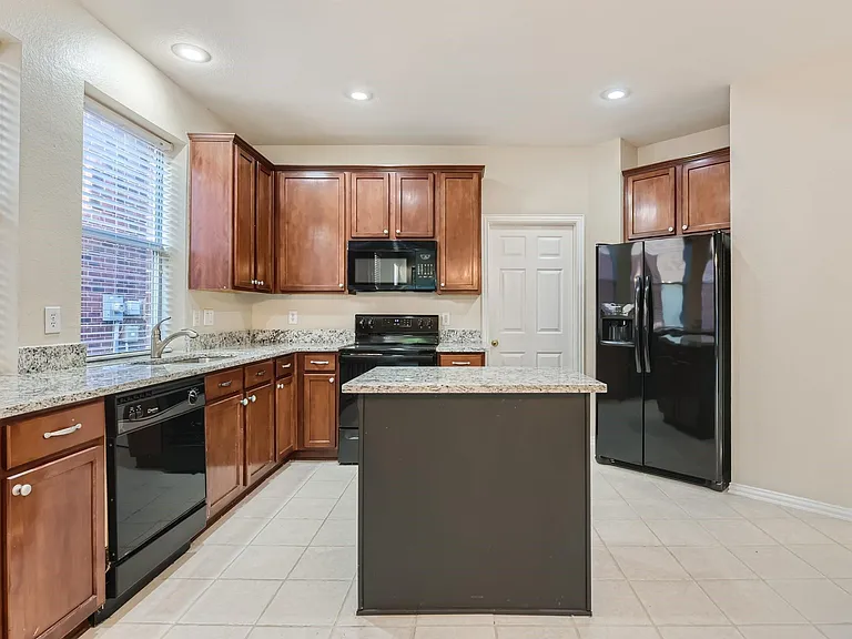 5301 Lily Dr — Photo 3