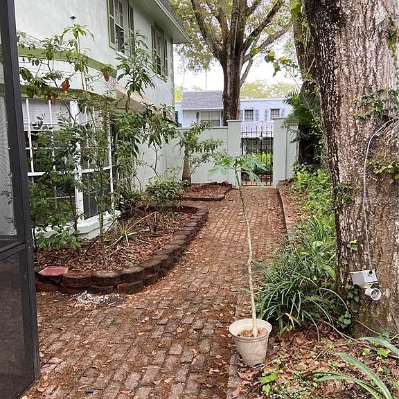 14405 Burgundy Sq — Photo 3